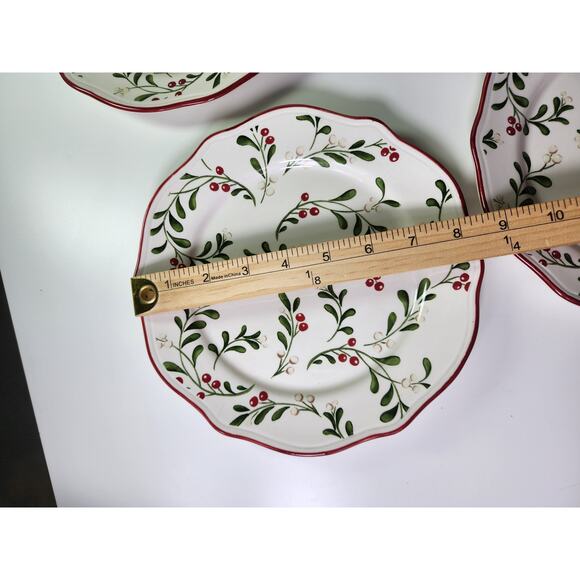 Vintage BETTER HOMES & GARDENS Christmas Holly 8.25" Salad Plates Set of 4 - Picture 5 of 6